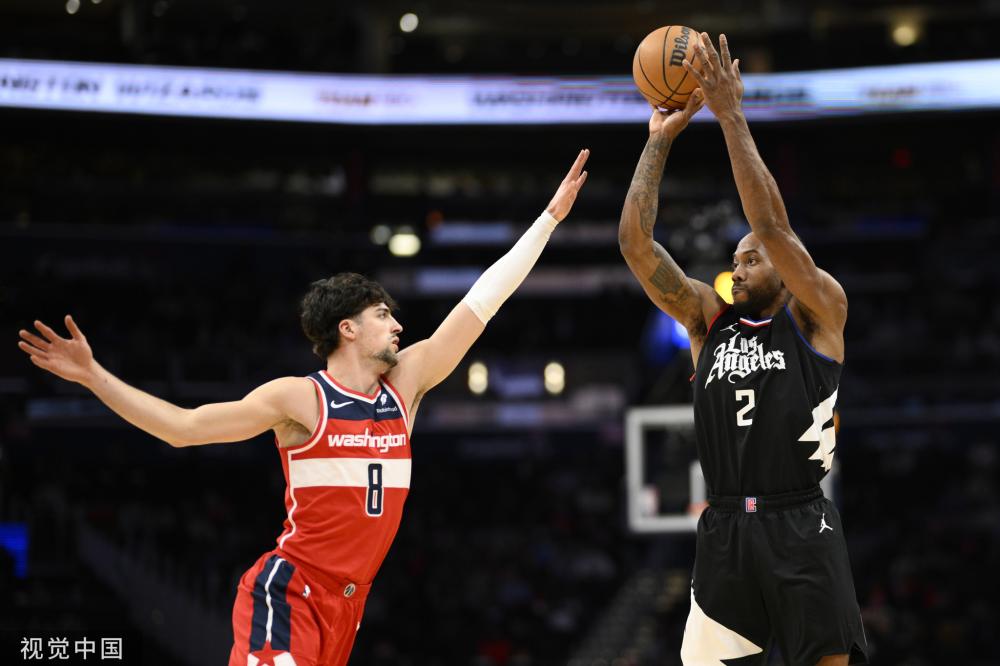 与易建联依 与易建联依