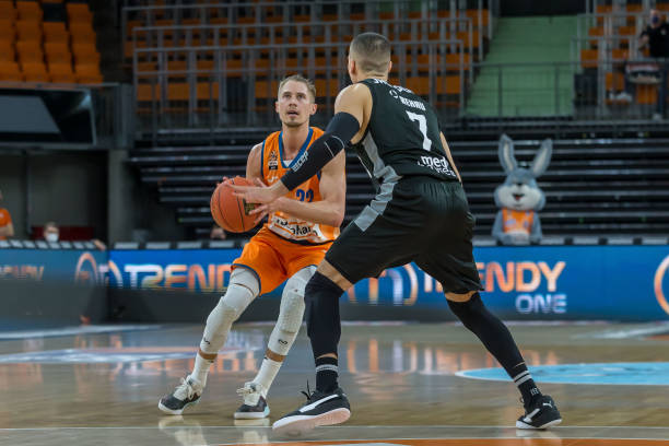 下的共同奋 下的共同奋